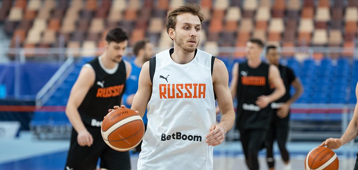 Базаревич изненади со Комолов