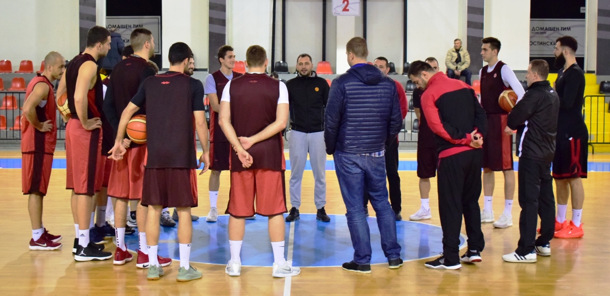 Сениорите го пречекуваат Косово