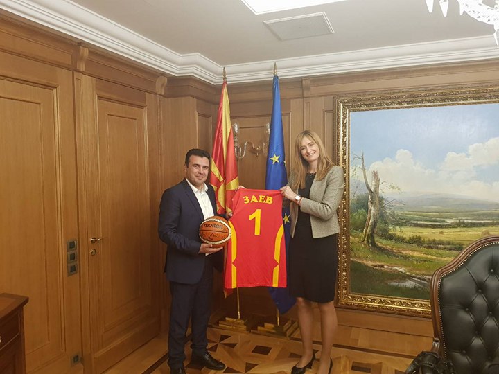 Генералниот секретар на прием кај премиерот на РМ: Нашите најдобри кошаркарки заслужуваат честитки за играта и залагањето