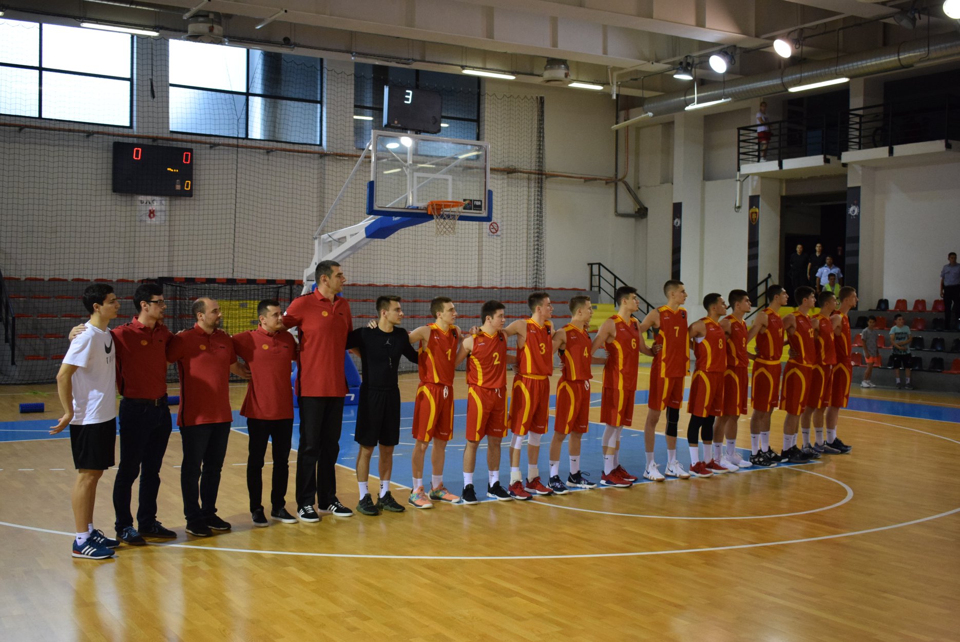 Победа и пораз на јуниорите на двомечот против Полска
