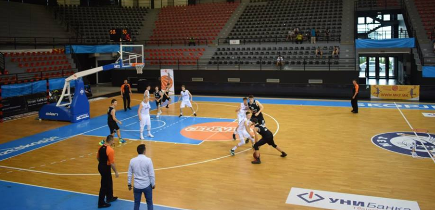 М15: Феникс 2010 против Вардар во финалето на F4
