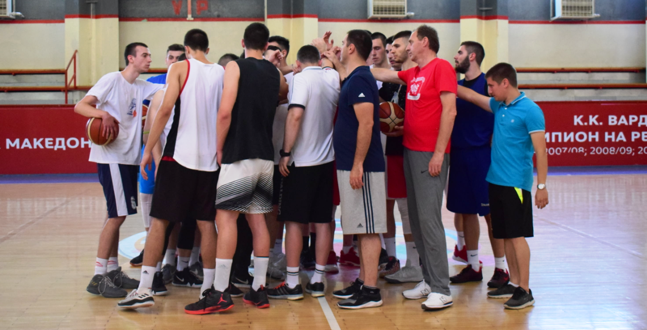 Младинците ја пречекуваат Унгарија