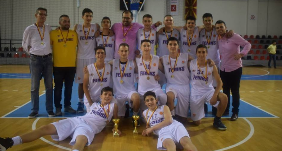 Феникс 2010 шампион во М15