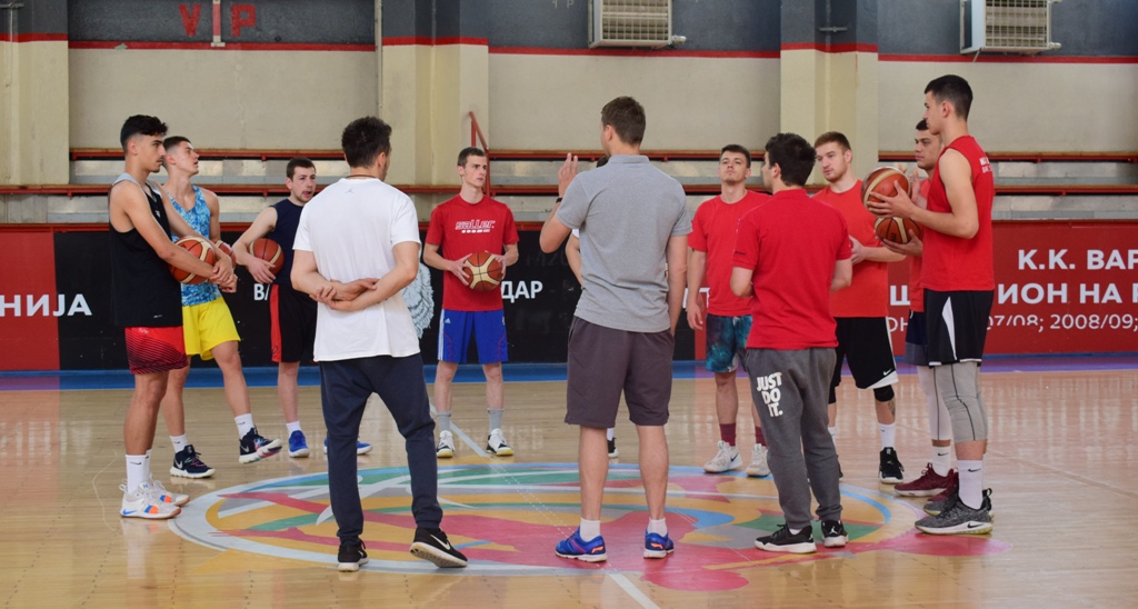 Младинците ги пречекуваат Косово, Црна Гора и Русија