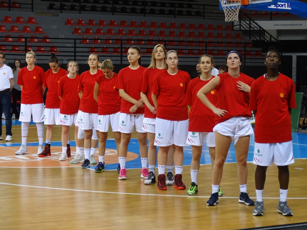 Сениорките триумфално го започнаа турнирот, победа над Бугарија со 77-62