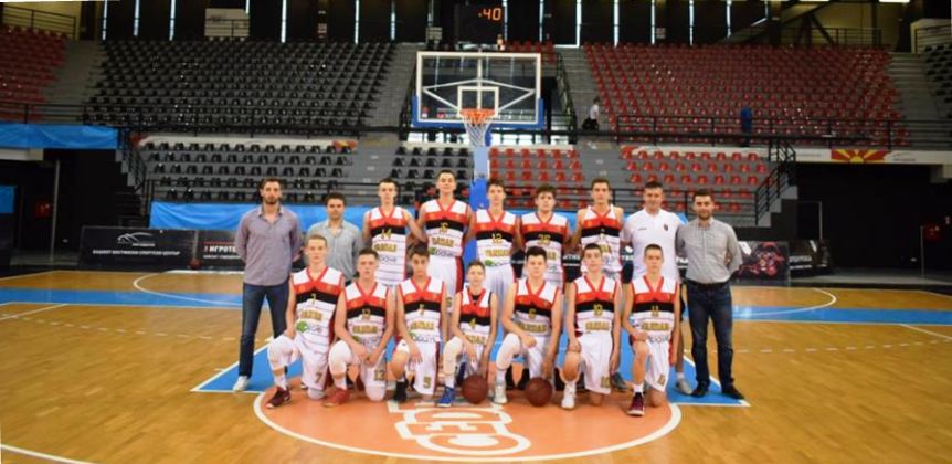 М15: Вардар прв финалист на F4